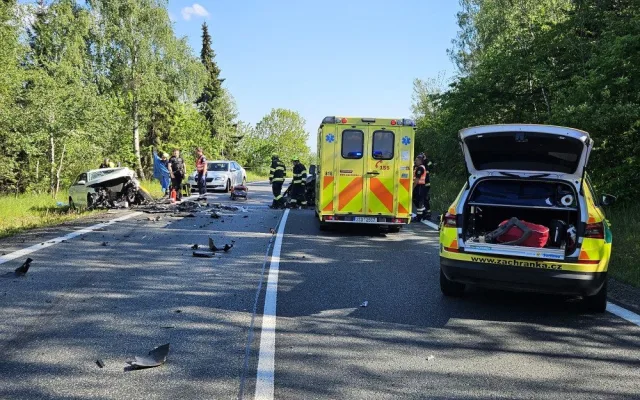 Vážná dopravní nehoda tří aut zablokovala dálnici D3 ve směru na Prahu, začínají se tvořit dlouhé kolony