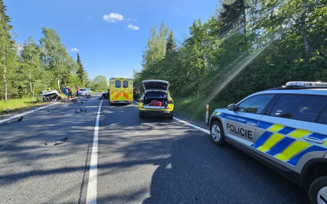 Vážná dopravní nehoda tří aut zablokovala dálnici D3 ve směru na Prahu, začínají se tvořit dlouhé kolony