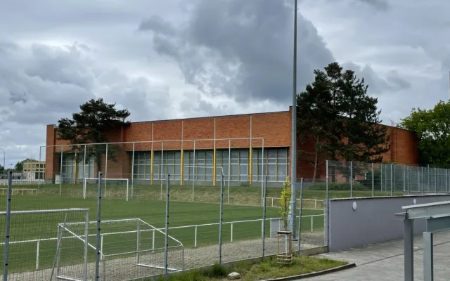 Sportovní halu v Třeboni čeká nákladná rekonstrukce, nyní si můžete historickou stavbu naposledy prohlédnou
