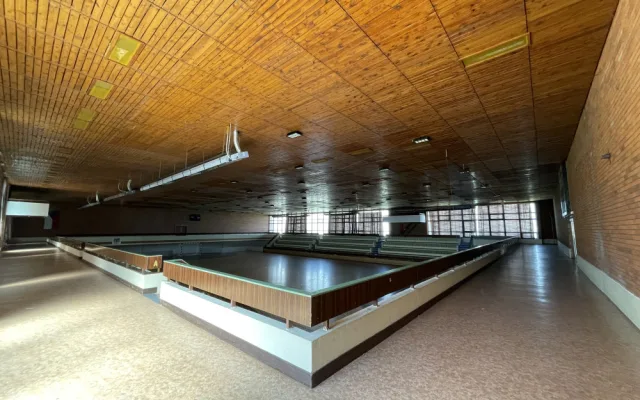 Sportovní halu v Třeboni čeká nákladná rekonstrukce, nyní si můžete historickou stavbu naposledy prohlédnou