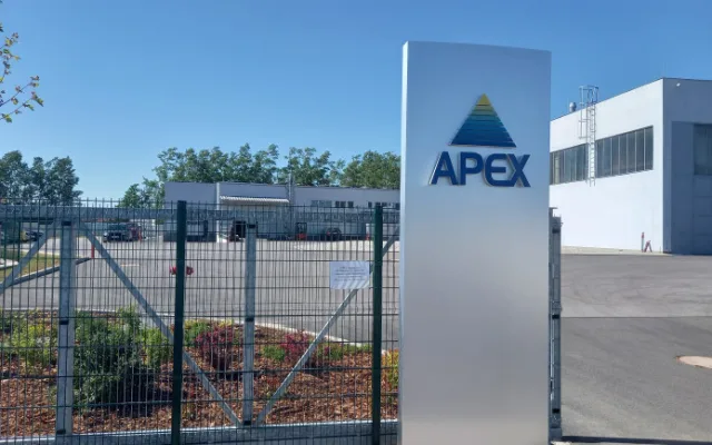 Společnost APEX vyrábí výherní automaty, které exportuje do kasin v 72 zemích celého světa