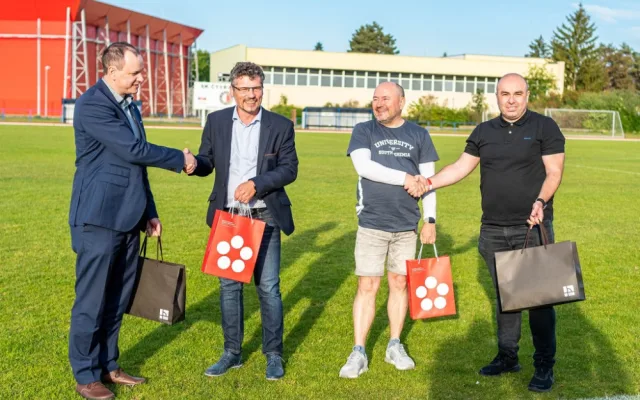 Týden, který patřil univerzitním derby: VŠTE se utkala s JU ve florbalu a fotbalu