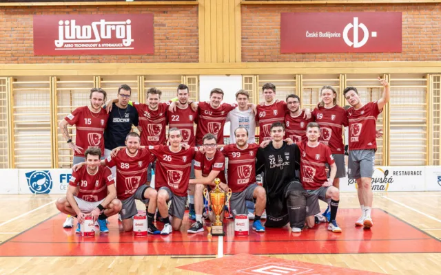 Týden, který patřil univerzitním derby: VŠTE se utkala s JU ve florbalu a fotbalu