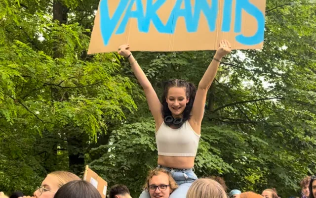 FOTO: Hudba, veselí a zábavné kostýmů, Budějovicemi prošel tradiční průvod studentů