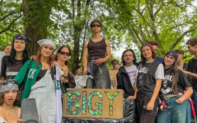FOTO: Hudba, veselí a zábavné kostýmů, Budějovicemi prošel tradiční průvod studentů