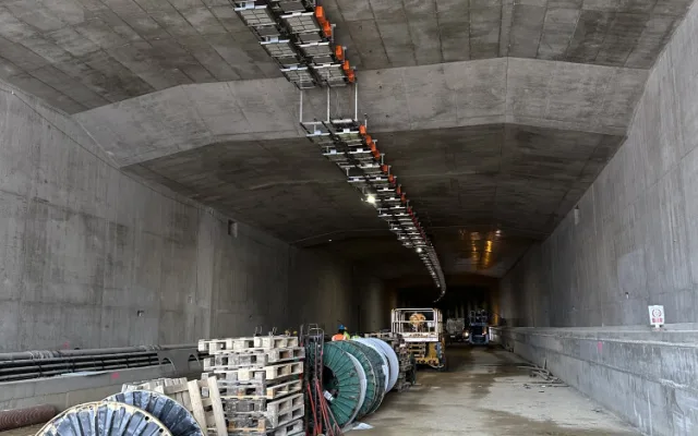 Začíná nejsložitější část stavby tunelu Pohůrka. Auta v něm projedou v prosinci