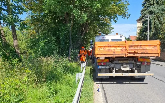 Ve Lnářích je na dvou úsecích I/20 kousek od sebe kyvadlový provoz