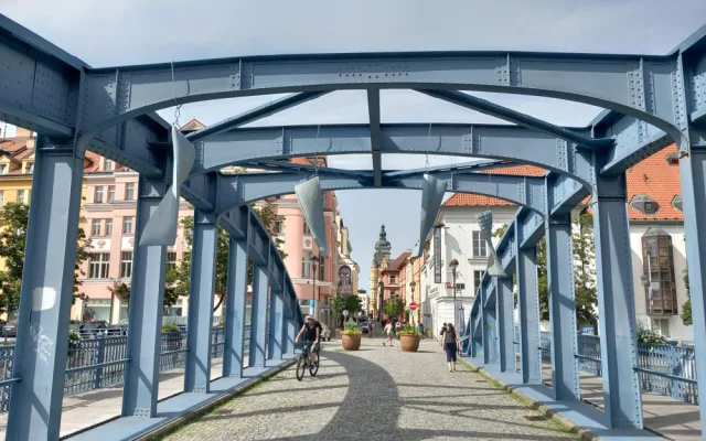 Umění je opět ve městě, umělecký festival přivezl do jižních Čech téměř tři desítky soch