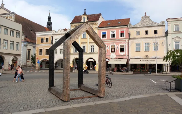Umění je opět ve městě, umělecký festival přivezl do jižních Čech téměř tři desítky soch