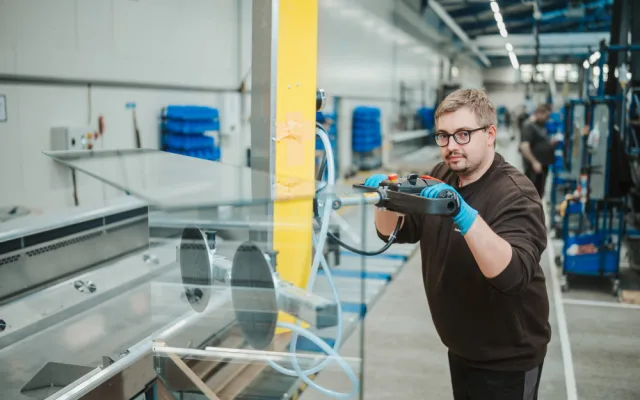 Firma HAUSER nabízí nová pracovní místa a nástupní prémie 50 tisíc korun
