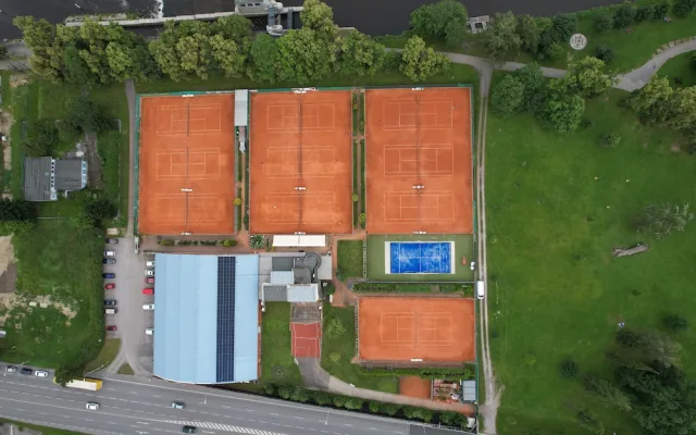 Nové sportoviště padel: Sport 21. století přichází do Českých Budějovic