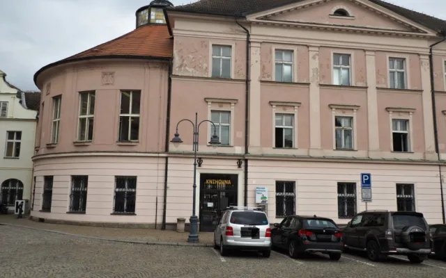 Táborská knihovna se přesunula na náměstí a po dvou měsících se opět otevírá čtenářům