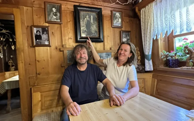 Nejslavnější výletní restaurace Šumavy a Bavorského lesa má dlouhou rodinnou tradici. Vlastní ji a provozuje německo-český manželský pár