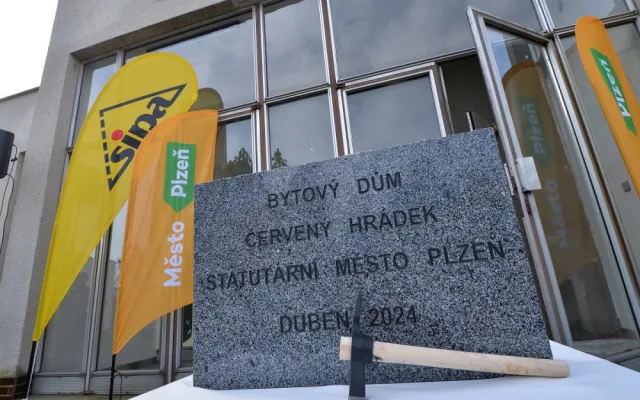 Kůl v plotě, bojler nebo brojler a hodná holka Hana Zagorová. Od legendárního projevu Miloše Jakeše uplynulo 35 let