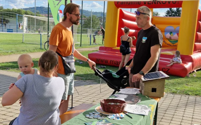 Dny s energiemi MAS realizuje v obcích ve svém území, kde nabízí poradenství v dotačních programech Zelená úsporám, pomáhá s kotlíkovými dotacemi a vysvětluje principy komunitní energetiky.