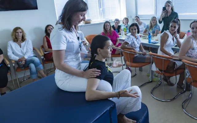 Jindřichohradecká porodnice pořídila do jednoho z pokojů porodní gauč