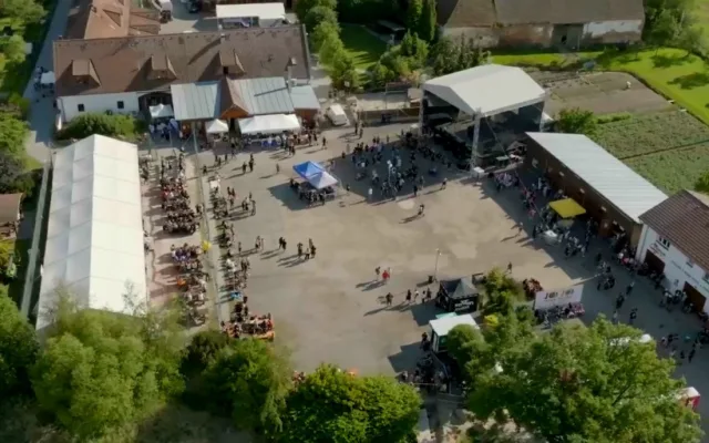 Hudební festival Loučení s létem v minipivovaru Kněžínek zve na kapely i příjemnou atmosféru