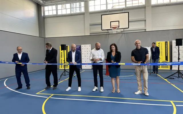 Děti na základní škole v Dukelské mají novou tělocvičnu. Stavba vyšla na 36 milionů korun