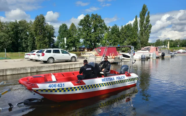 Vybavení městské policie se rozšířilo o motorový člun, dohlížet na pořádek bude na Vltavě i Malši