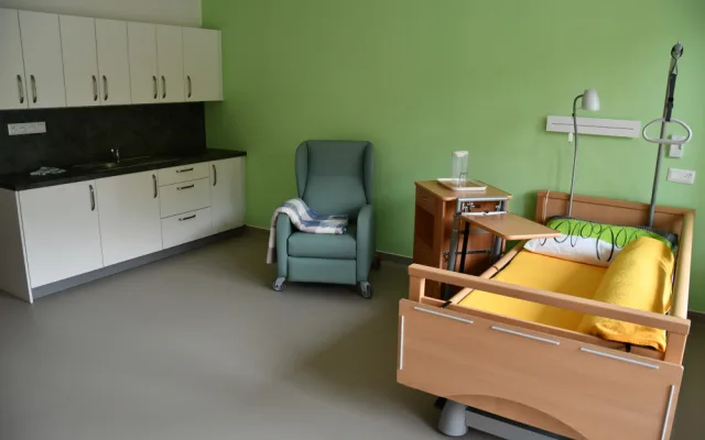Jindřichův Hradec otevřel nový domov pro seniory, je plně bezbariérový a ubytuje 94 klientů