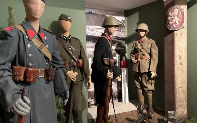 Unikátní výstava poutavě představuje historii ostrahy hranic na Českokrumlovsku v letech 1918 - 2007