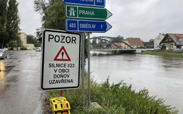 Obyvatelé části Veselí n. Lužnicí se ráno evakuovat nemusí, hrozba však stále trvá