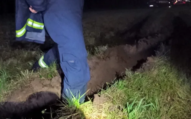 Ve shořelém domě našli hasiči mrtvé tělo, policie nařídila pitvu. Hašení ohně komplikovala smečka rotvajlerů
