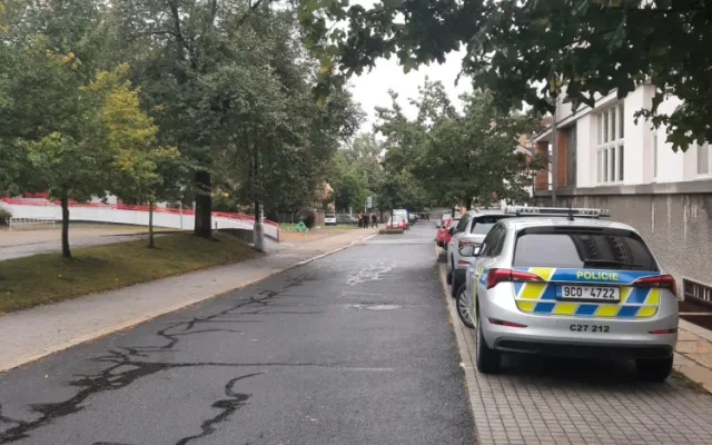 Student poslal anonymní výhružku do školy. Policie ho během několika hodin dopadla