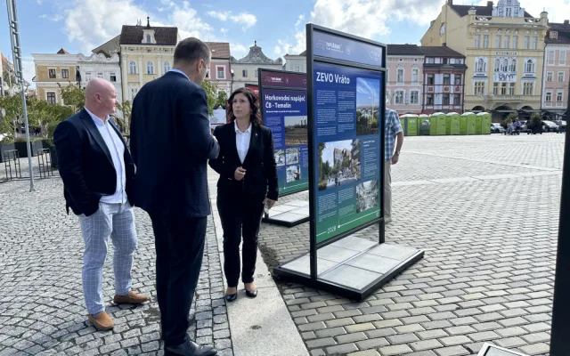 Výstava na náměstí mapuje 30 let novodobé městské energetiky