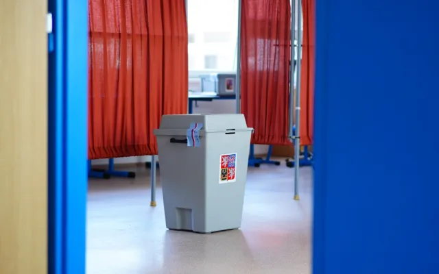 VOLBY 2024: Do senátu budou lidé příští týden vybírat mezi Sýkorou za ODS a Ondřichem za ANO