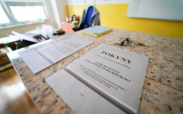 VOLBY 2024: Do senátu budou lidé příští týden vybírat mezi Sýkorou za ODS a Ondřichem za ANO