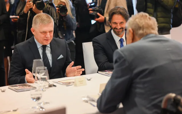 Miloš Zeman oslavil jubileum v hotelu Štekl. Gratulovali mu Fico, Kaliňák i čínský velvyslanec.