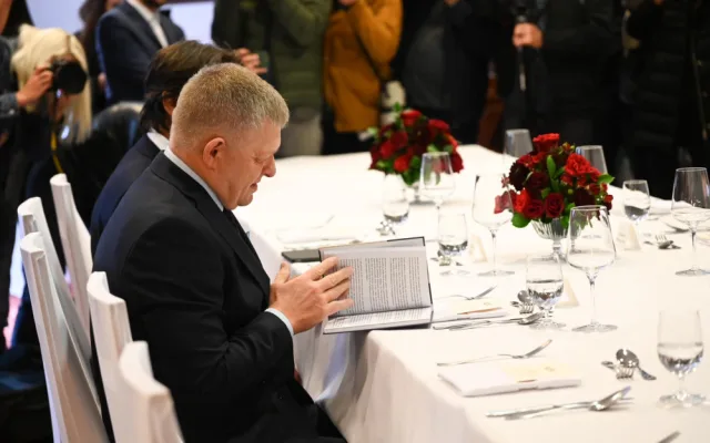 Miloš Zeman oslavil jubileum v hotelu Štekl. Gratulovali mu Fico, Kaliňák i čínský velvyslanec.