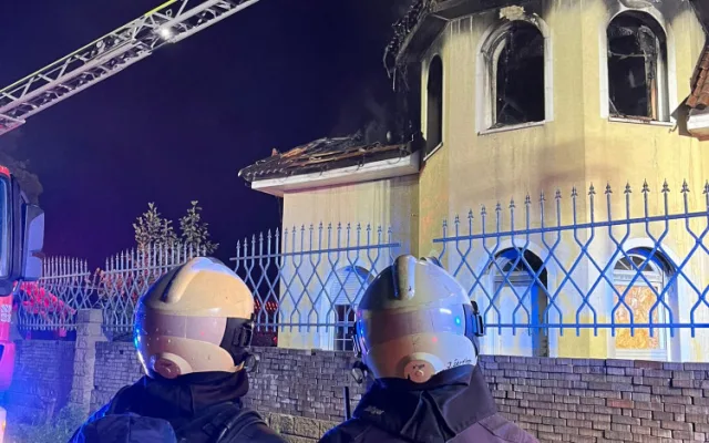 Hasiči likvidovali požár domu v Budějcích. Škoda je téměř milion korun