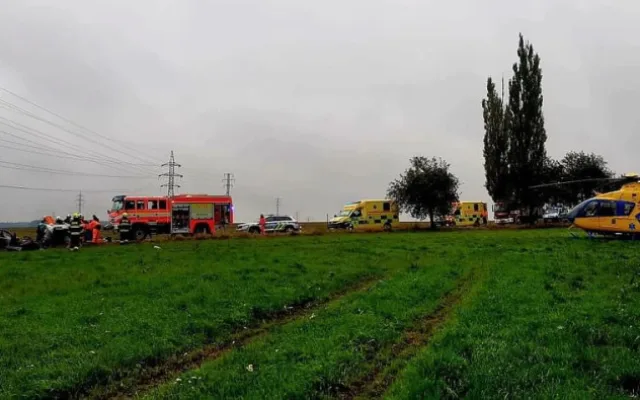 U Týna nad Vltavou se srazila dvě auta. Starší řidička nehodu nepřežila