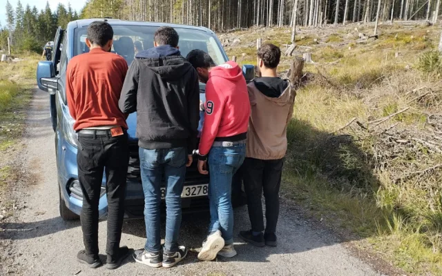 Policisté na Šumavě zadrželi skupinu arabsky mluvících osob, pravděpodobně mířila do Německa