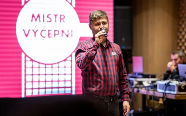 Mistr výčepní 2024 zná svého vítěze. V Budějovickém Budvaru se soutěžilo o nejlépe načepovaný ležák