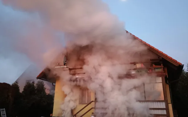 Hasiči zasahovali u požáru rodinného domu v Čimelicích na Písecku