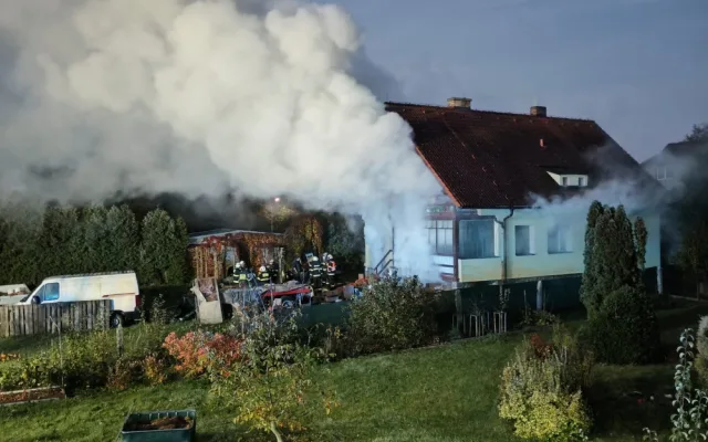 Hasiči zasahovali u požáru rodinného domu v Čimelicích na Písecku