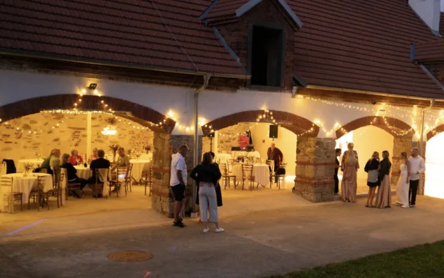 Tvrz Skočice je kouzelné místo pro svatbu v srdci Jižních Čech