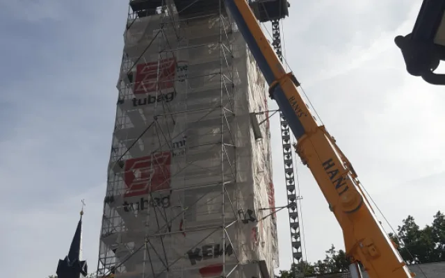 Rekonstrukce střechy kostela ve Frymburku odhalila nečekané tajemství