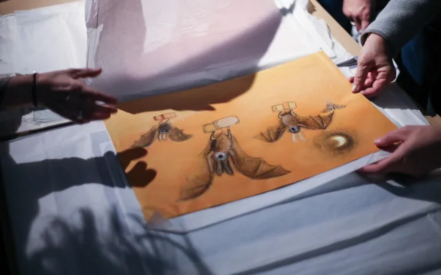 Kontroverzní sbírka ilustrací už se stěhuje, na Krumlovském zámku se výstava představí již v příští sezoně