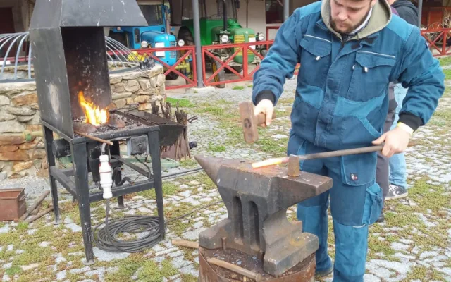 Odstartuj kariéru v Hněvkovicích. Výuční list a maturita na jednom místě
