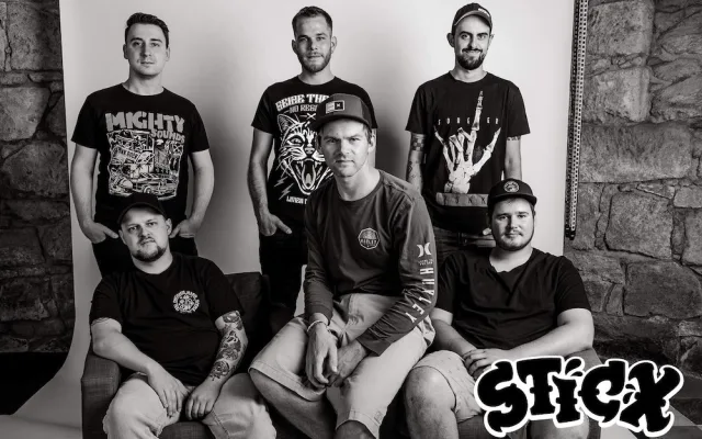 Jedinečný rockový festival Dead End hlásí již svůj 13. ročník. Přímo v centru Budějovic se představí na dvě desítky kapel