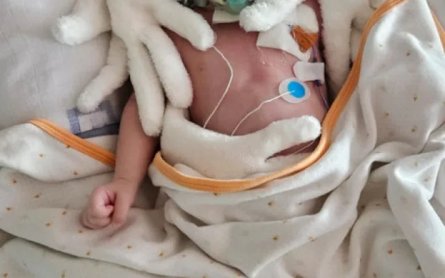 Vdechl plodovou vodu a prodělal tracheostomii. Půlroční Jiříček teď potřebuje speciální péči ve vzdálené nemocnici