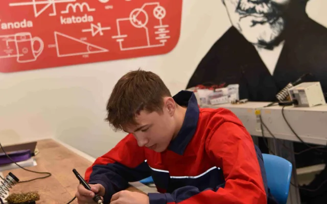 Střední odborná škola elektrotechnická Hluboká nad Vltavou má do nového roku 2025 jasnou vizi