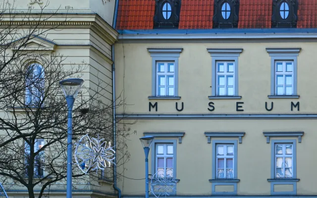(NE)OBYČEJNÍ: Šumavský historik v Ostravě. Jak Filip Petlička mění muzeum
