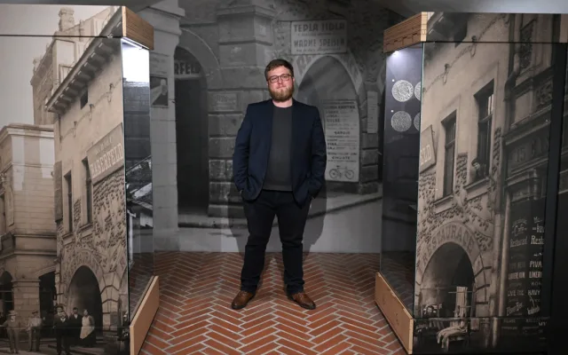 (NE)OBYČEJNÍ: Šumavský historik v Ostravě. Jak Filip Petlička mění muzeum