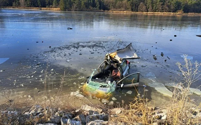 Vážná dopravní nehoda uzavřela silnici z Hluboké nad Vltavou směrem na Týn nad Vltavou