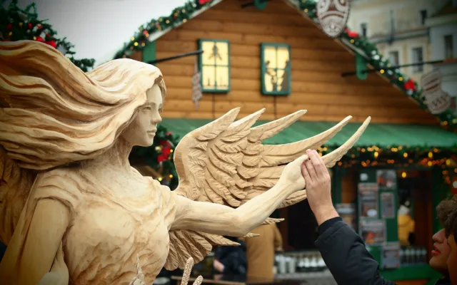 Budějovický vánoční strom dostane druhý život. Vyrobí z něj sochu do adventního městečka